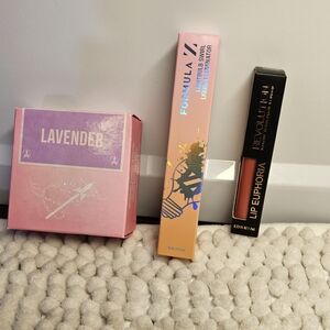 NWOT Makeup Bundle powder, lip color & Illuminator